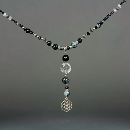 Collana "Alchimia", con ciondolo in argento, cristalli in vetro ed elementi metallici, colore nero